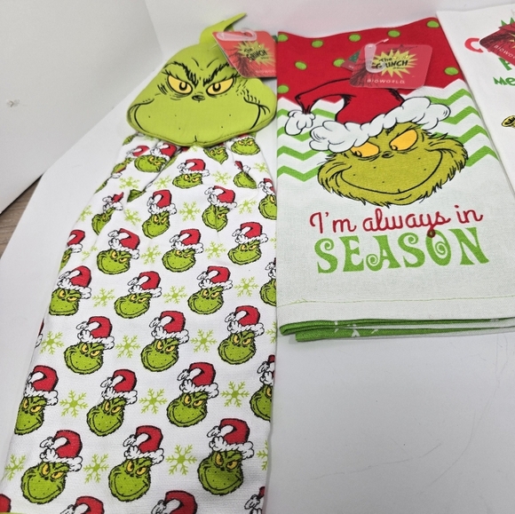 The grinch lot of 4 napkins dish towels nwt - Picture 3 of 5
